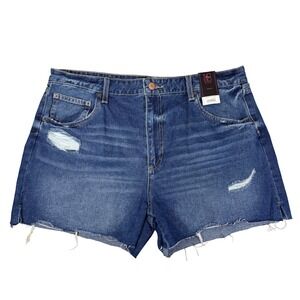 NWT No Boundaries Women's High Rise Destructed Midi Shorts Size 17 Distressed